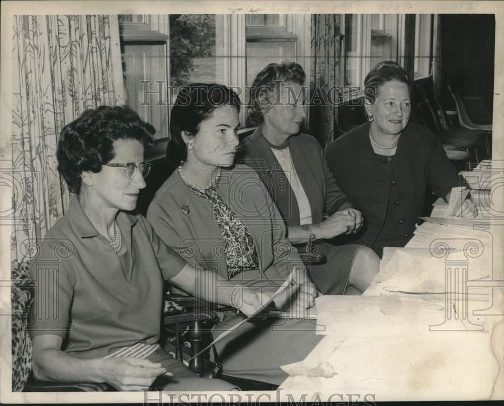 1964 Press Photo Northeastern Women's Golf Association meets in Albany, New York- Historic Images