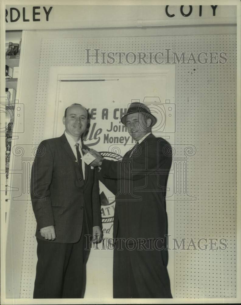 1960 Press Photo Businessmen kick off Kiwanis Club fund raiser in Albany, NY