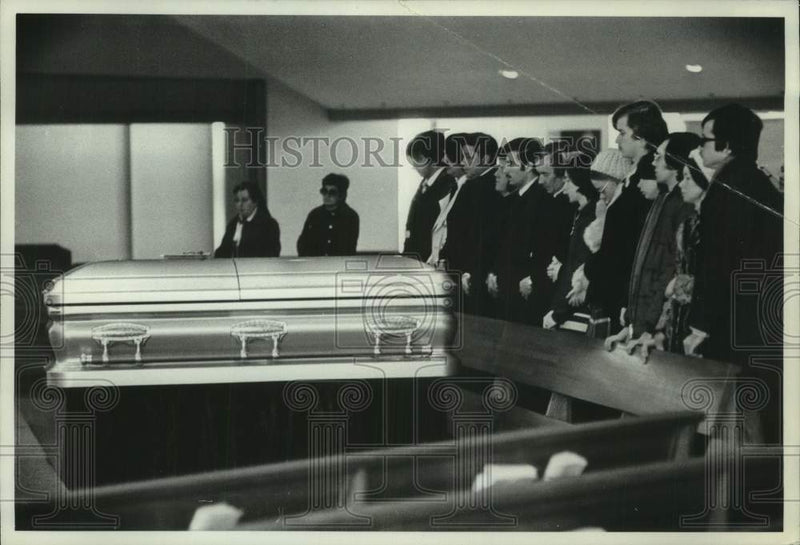 Load image into Gallery viewer, 1976 Press Photo Funeral service for Joan E. Richburg in Colonie, New York
