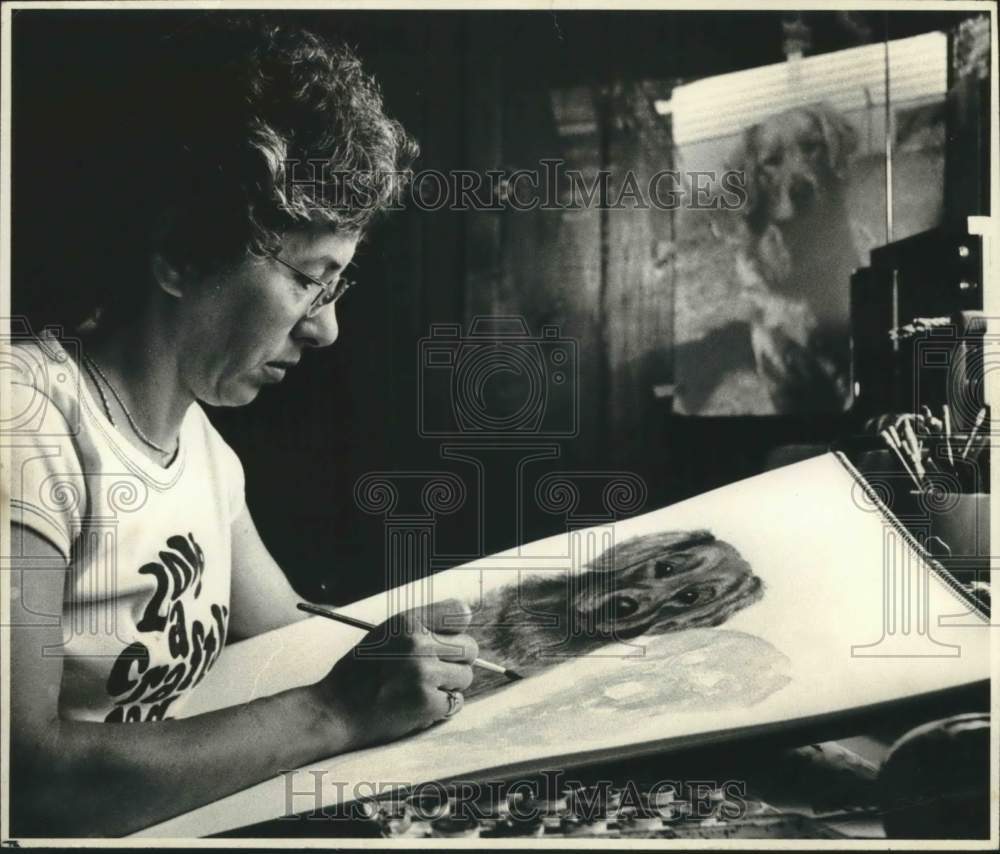 1977 Press Photo Carol Rehbaum paints dog portrait in Albany, New York