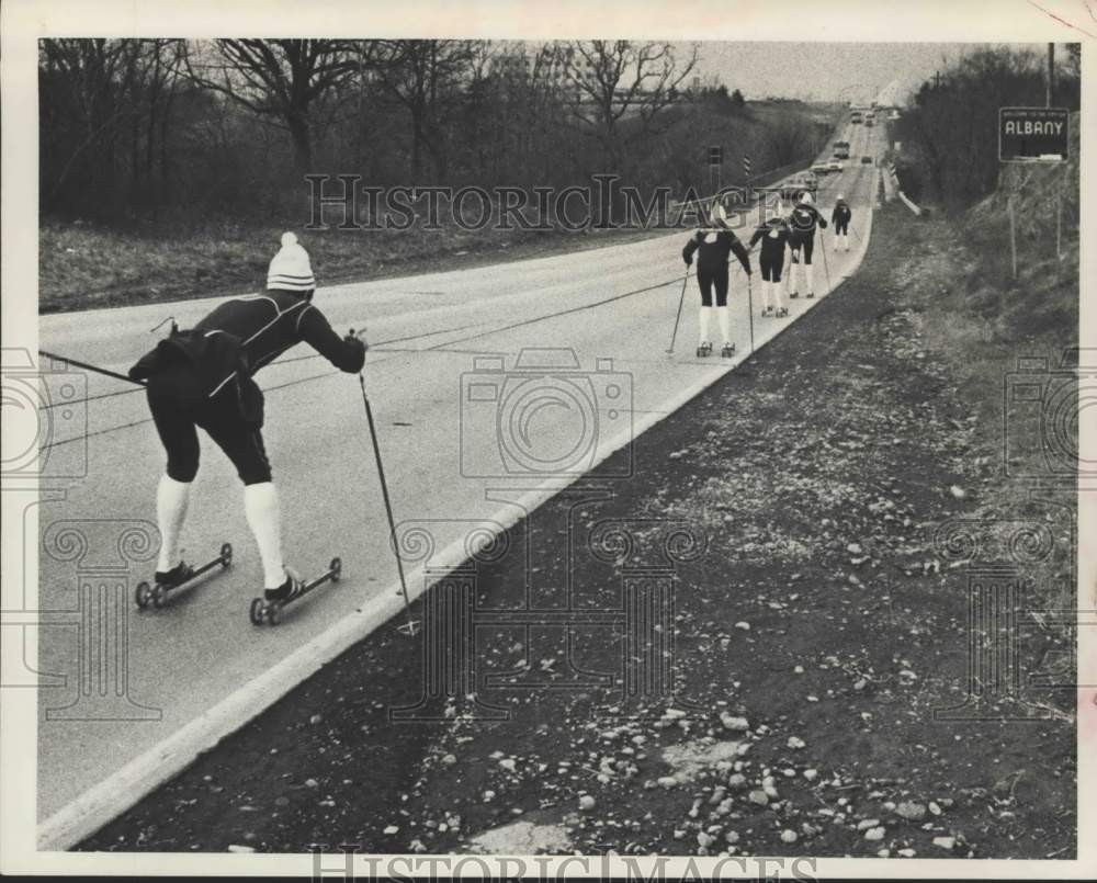 1980 Press Photo Skiers on wheeled skis cross into Albany, New York on trip- Historic Images