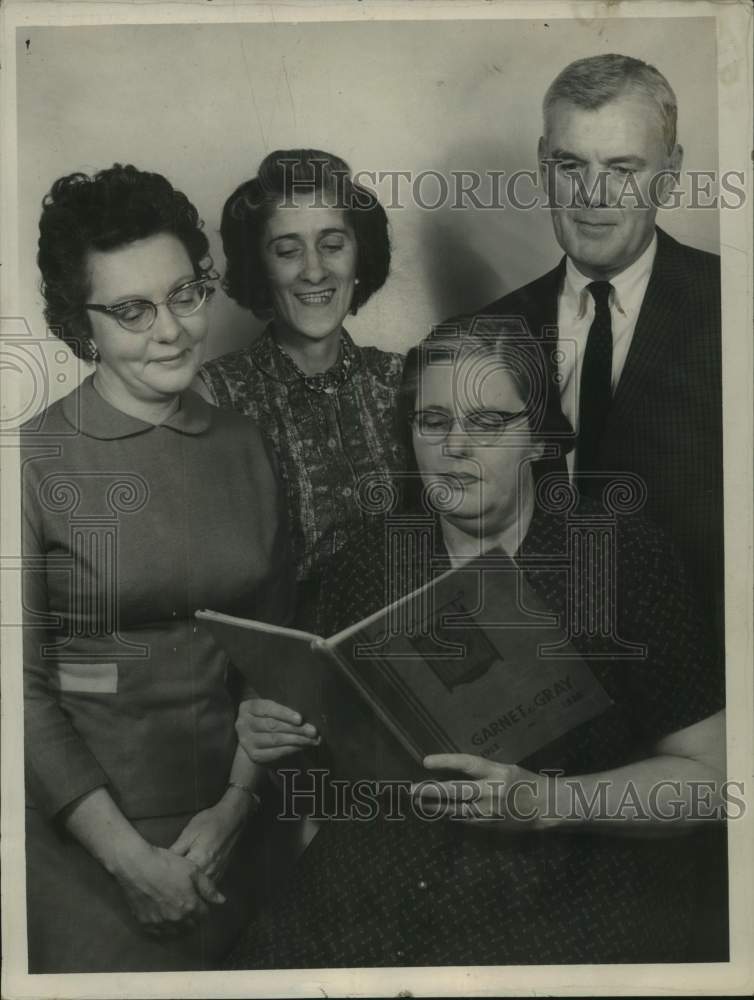 1963 Press Photo Albany High School Alumni hold reunion in New York - tua52164- Historic Images