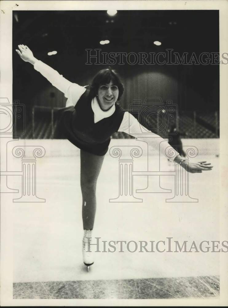 1977 Press Photo Figure skater Patricia Beaulac skating in New York - tua53738- Historic Images