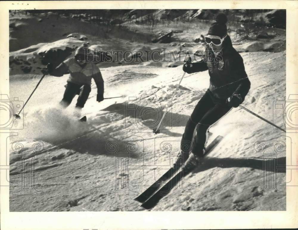 1978 Press Photo Ski instructor & student on Hunter Mountain in New York- Historic Images