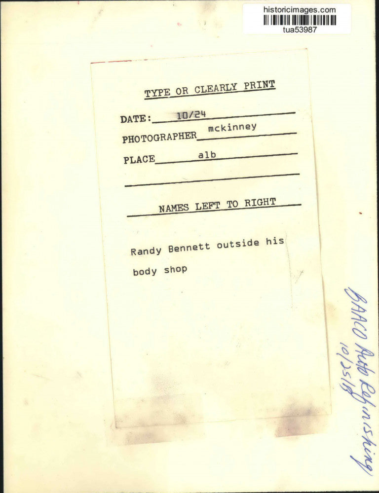 1983 Press Photo Randy Bennett outside his Albany, New York auto body shop