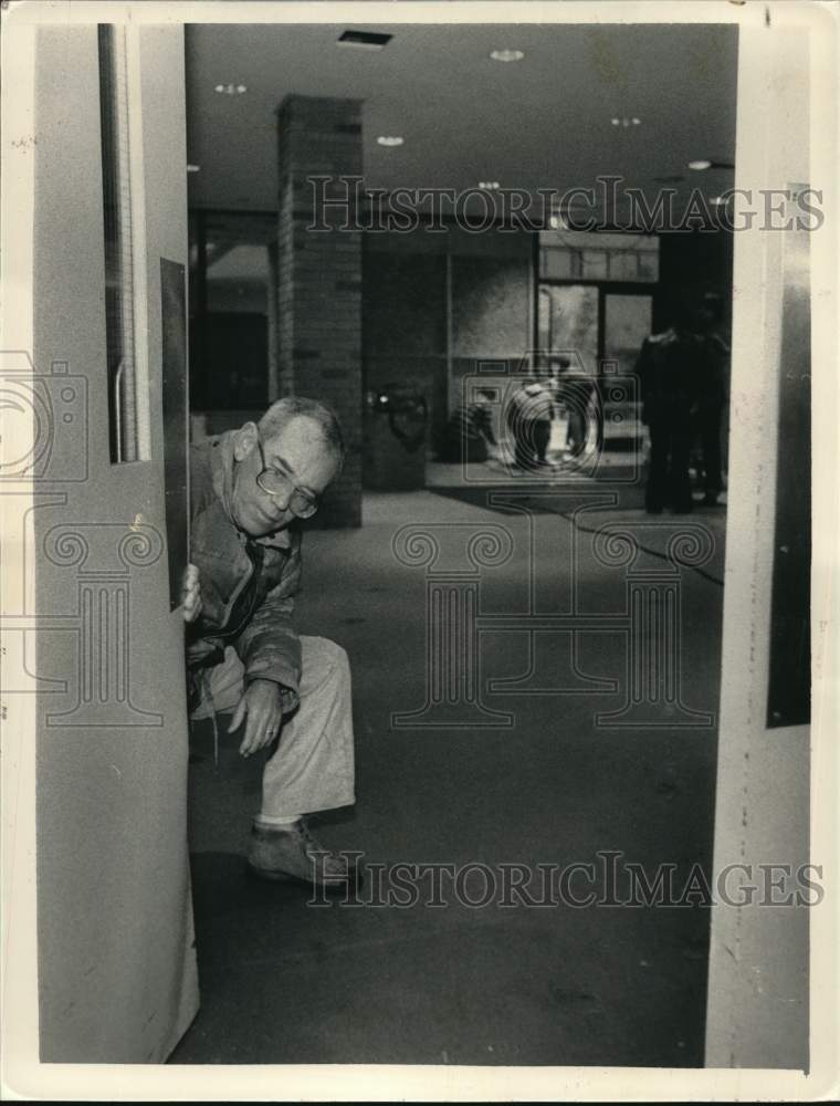 Load image into Gallery viewer, 1985 Press Photo Principal inspects damaged door at Albany High School, New York
