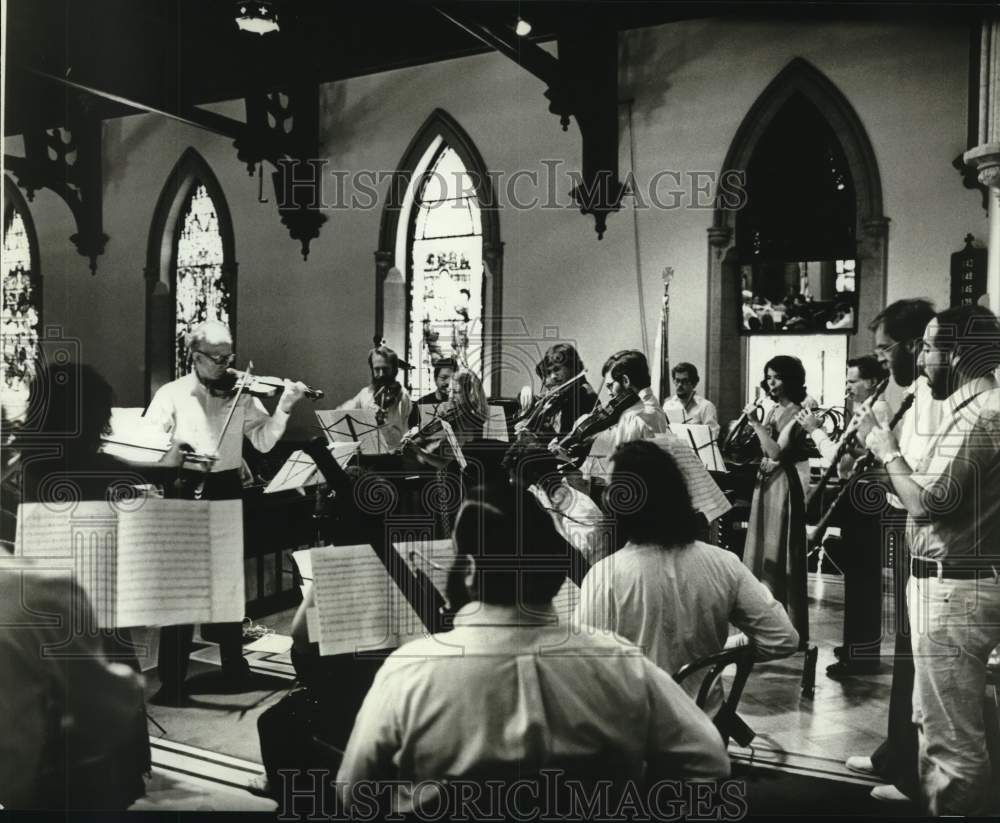 1982 Press Photo Jaap SchrÃƒÆ’Ã‚Â¶der leads orchestra in Massachusetts - tua55606- Historic Images