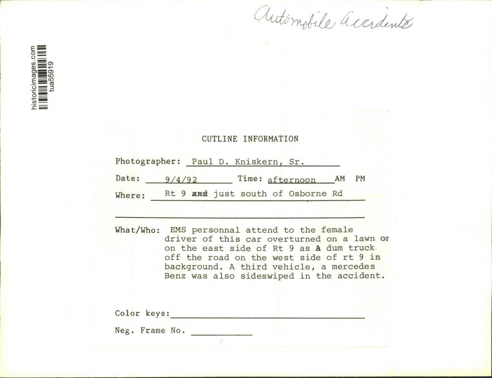 1992 Press Photo Rescuers tend to driver of overturned car in Albany, New York