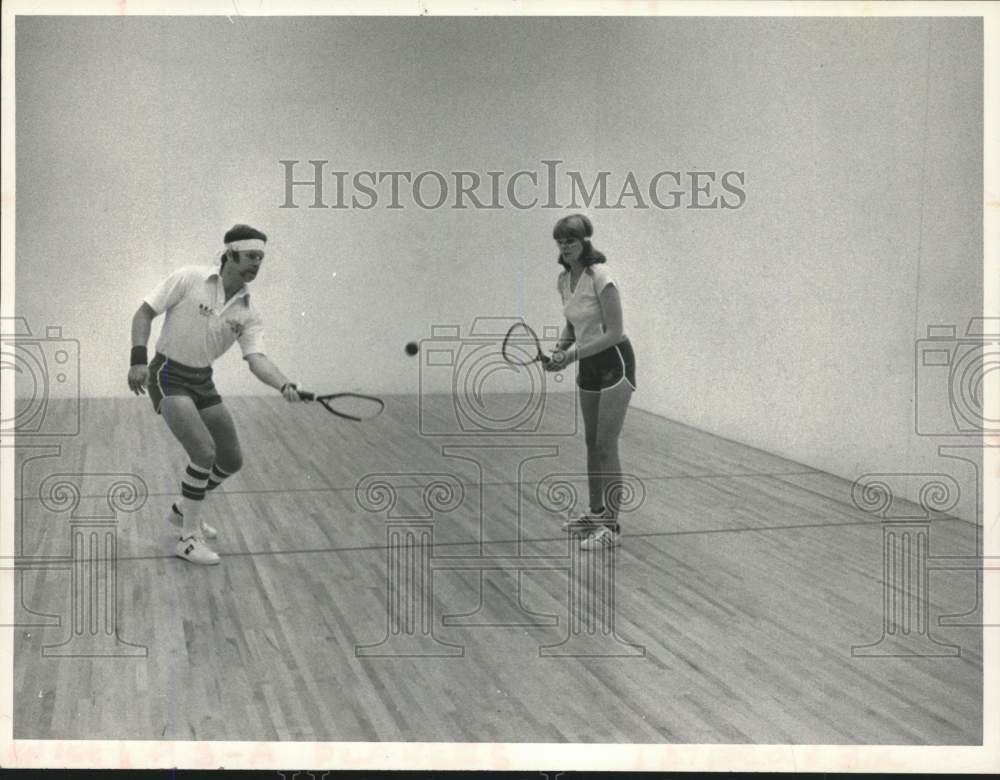 1978 Press Photo Doug Rodz & Debra Norton play racquetball in Colonie, New York- Historic Images