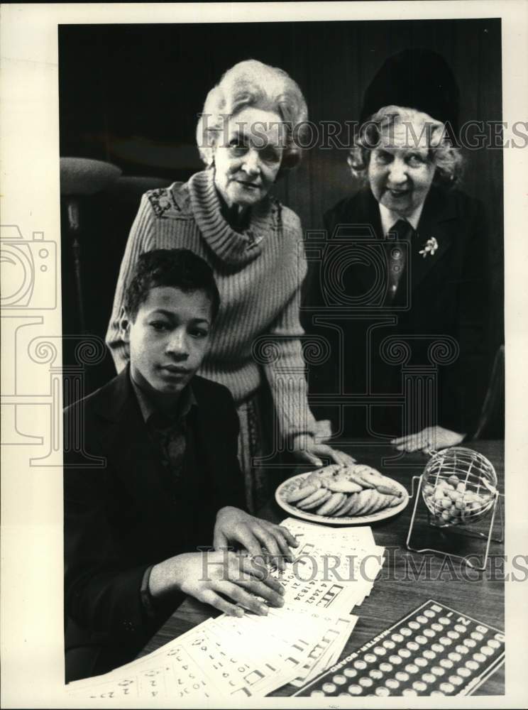 1983 Press Photo Group sets up for Bingo event at LaSalle School in Albany, NY- Historic Images