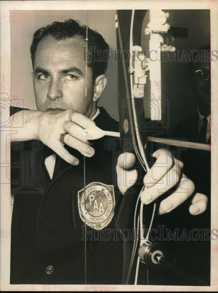 1968 Press Photo Professional archer James Pickering, New York - tua58206- Historic Images