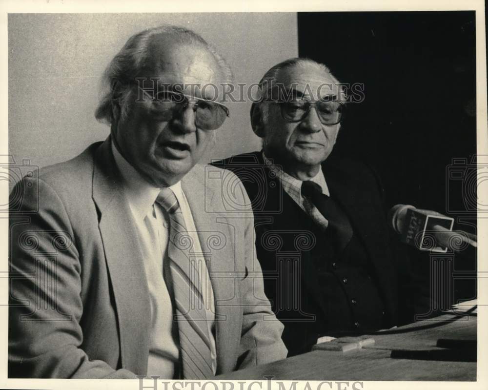 1984 Press Photo Rabbi Herman Kieval & colleague at New York press conference- Historic Images