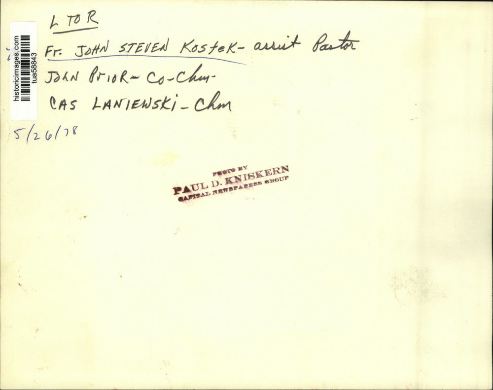 1978 Press Photo Men look over flyer for St. Adalbert's Bazaar in Albany, NY