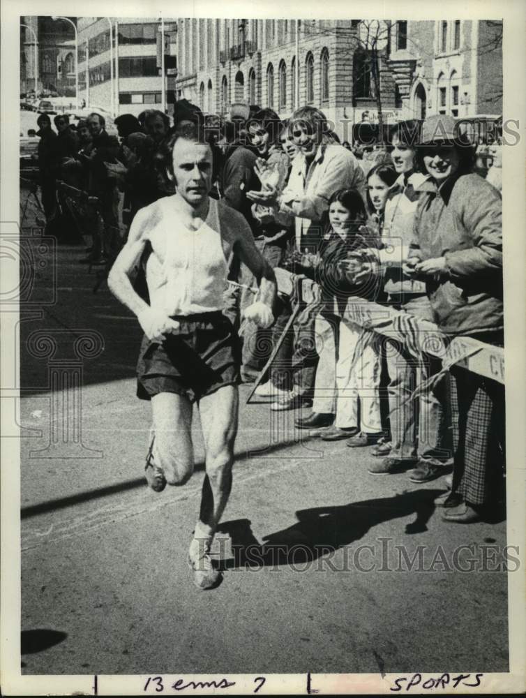 1978 Press Photo John Vitale runs in Bankathon race in New York - tua59584- Historic Images