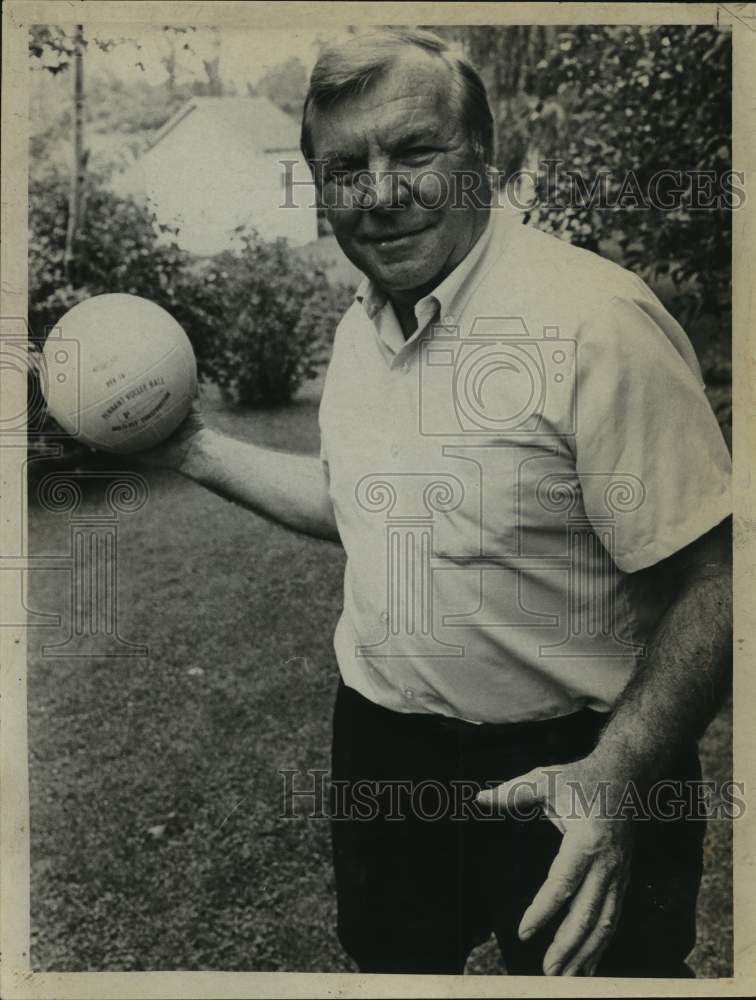 1968 Press Photo Mike Afinowicz with volleyball in New York - tua59671- Historic Images
