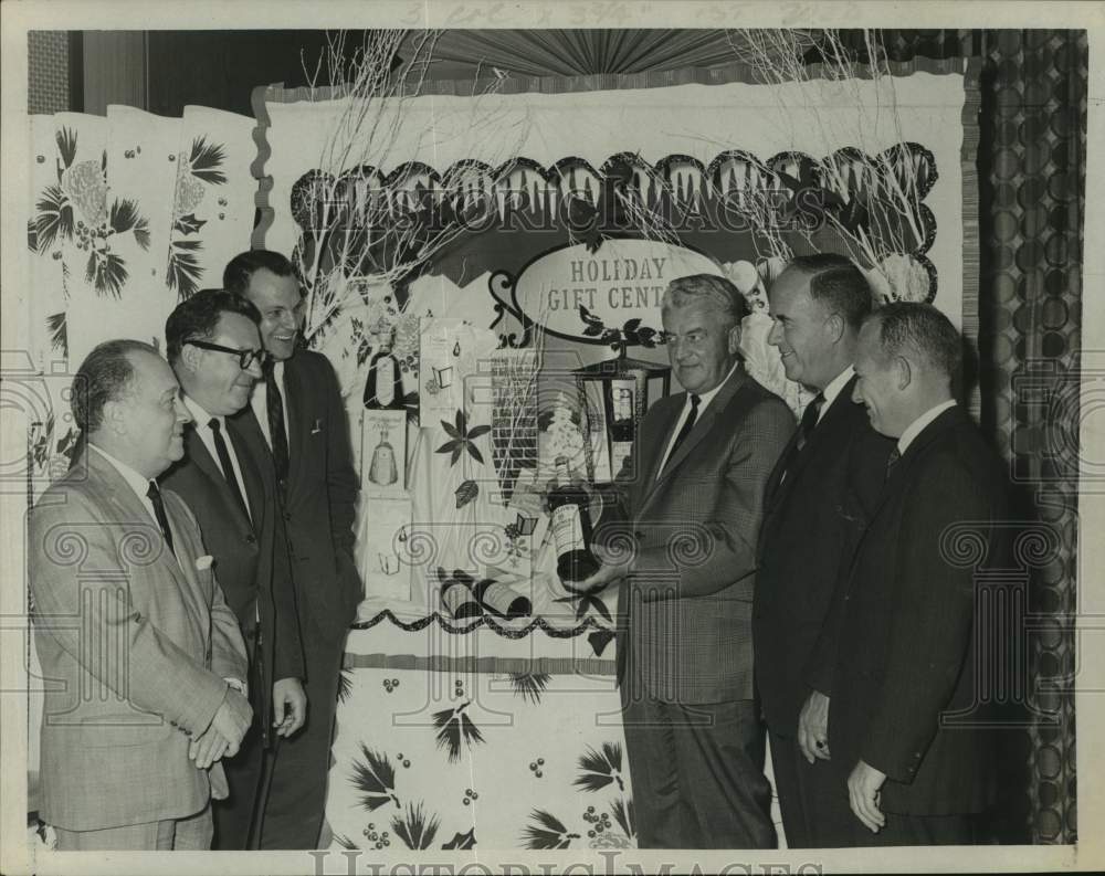 1964 Press Photo National Distillers group meets in Albany, New York - tua60006- Historic Images