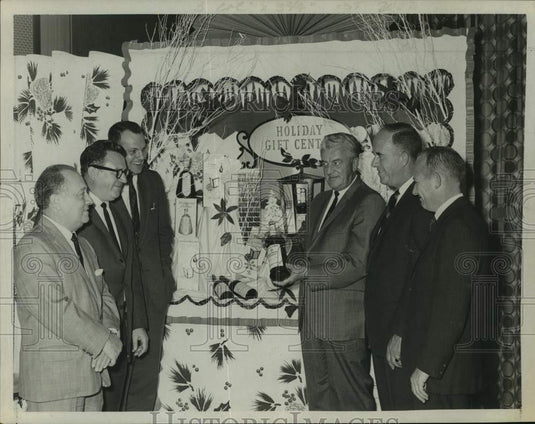1964 Press Photo National Distillers group meets in Albany, New York - tua60006- Historic Images