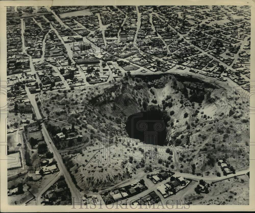 Press Photo Aerial view of the Kimberley Diamond Mine in South Africa- Historic Images