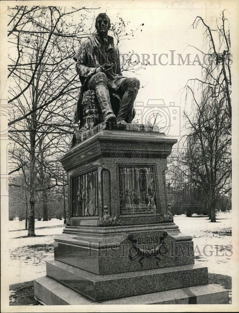 1968 Press Photo Robert Burns statue, Washington Park, Albany, New York- Historic Images