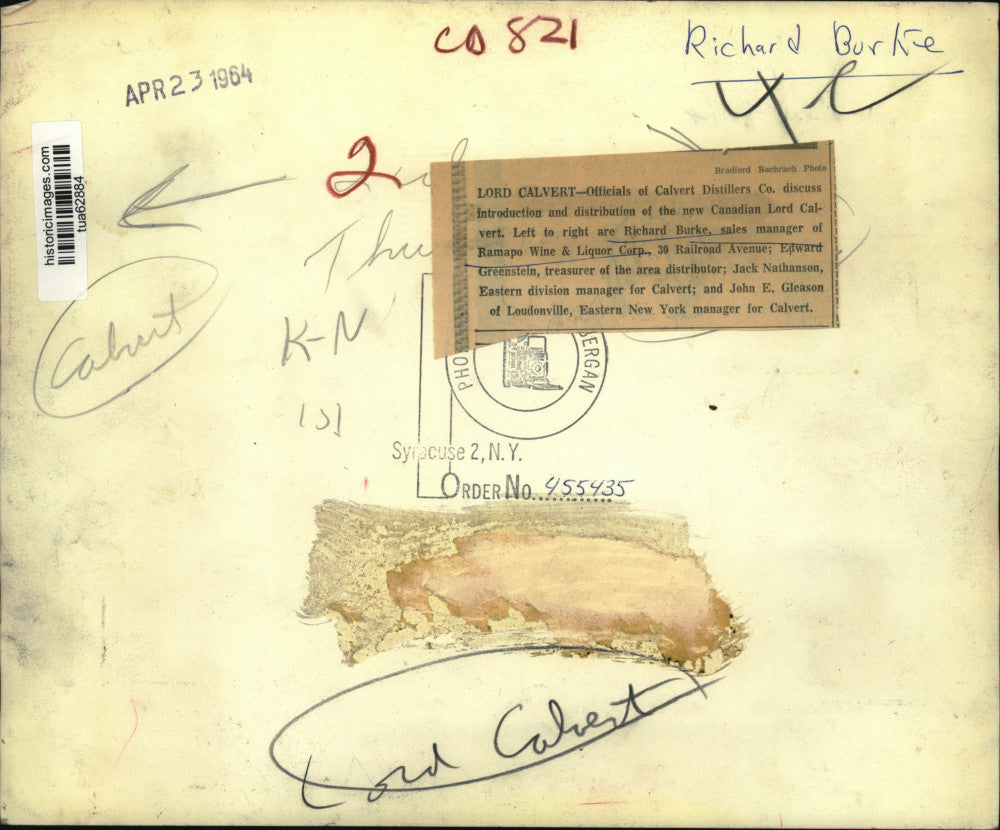 1964 Press Photo Calvert Distillers Co. officers talk whiskey in New York