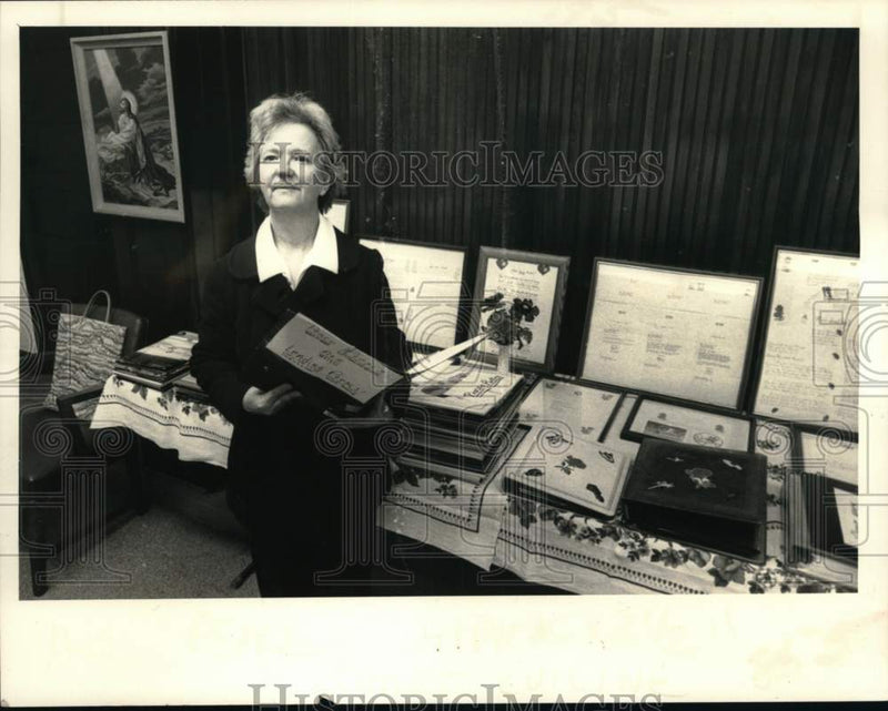 Load image into Gallery viewer, 1983 Press Photo Doris Burleigh at Madison Baptist Church, Albany, New York
