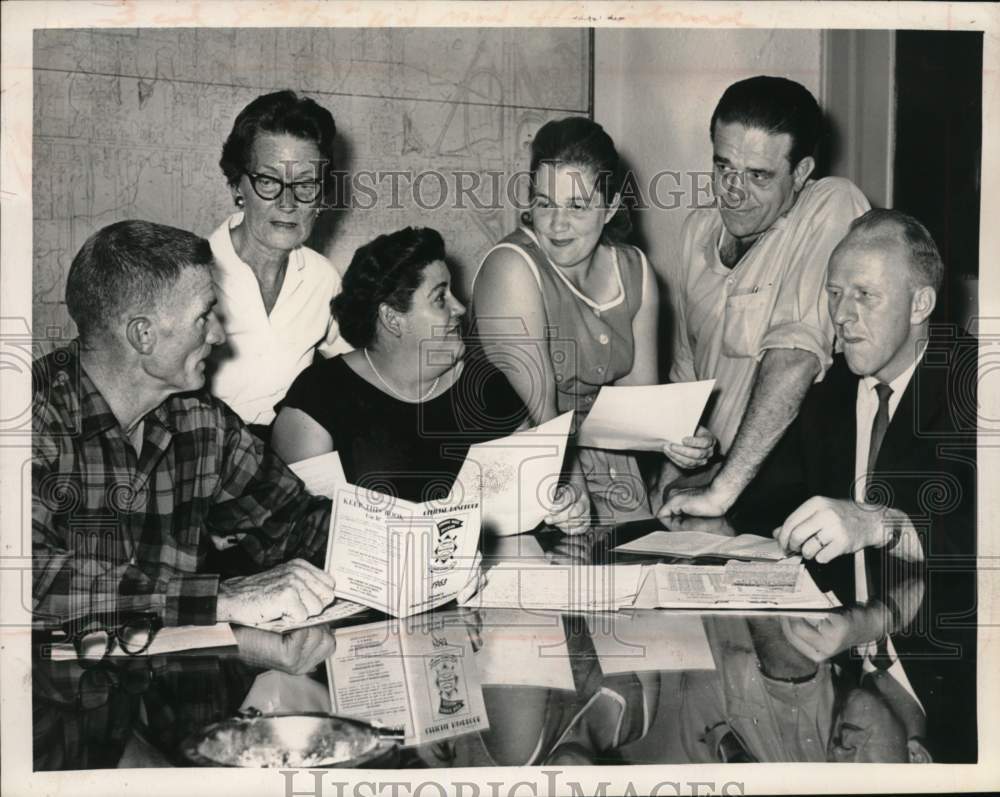 1963 Press Photo Officials discuss schedule for baseball league in Colonie, NY- Historic Images