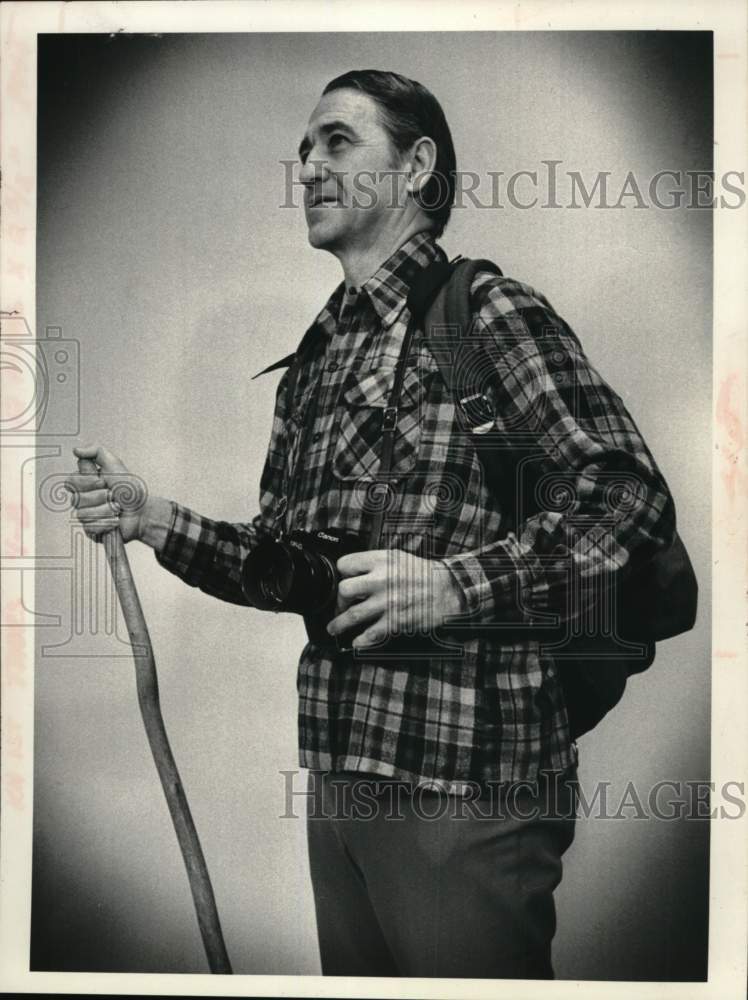 1978 Press Photo Eugene T. Brousseau wearing hiking gear in Clifton Park, NY- Historic Images