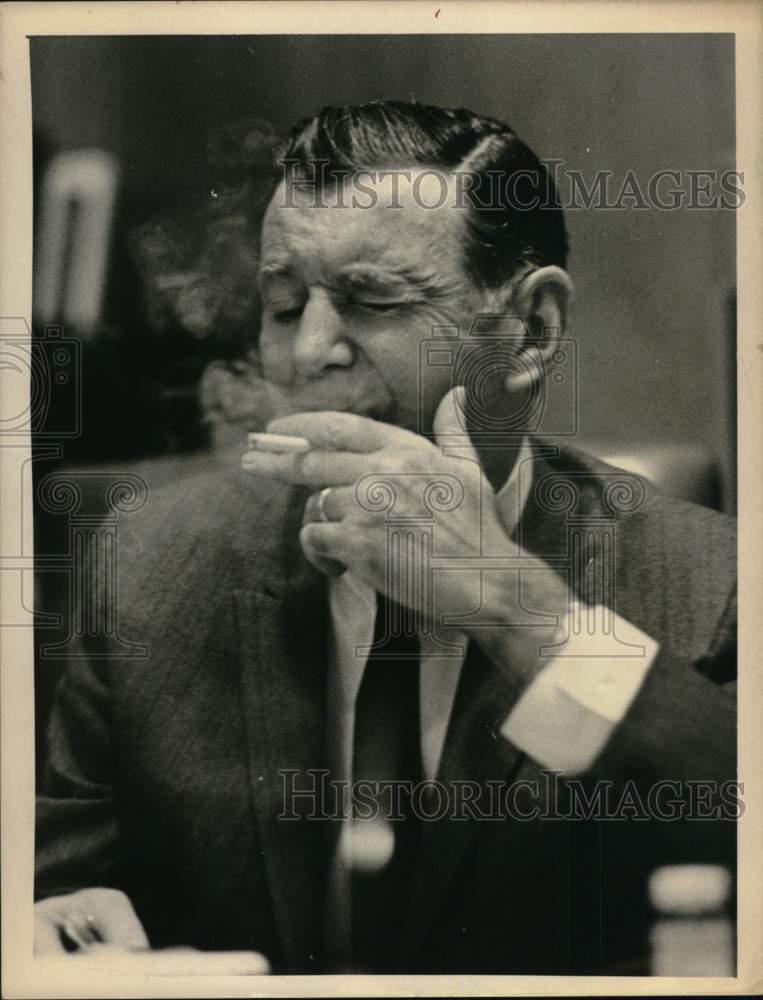 1969 Press Photo New York State Senator Earl Brydges smoking a cigarette- Historic Images