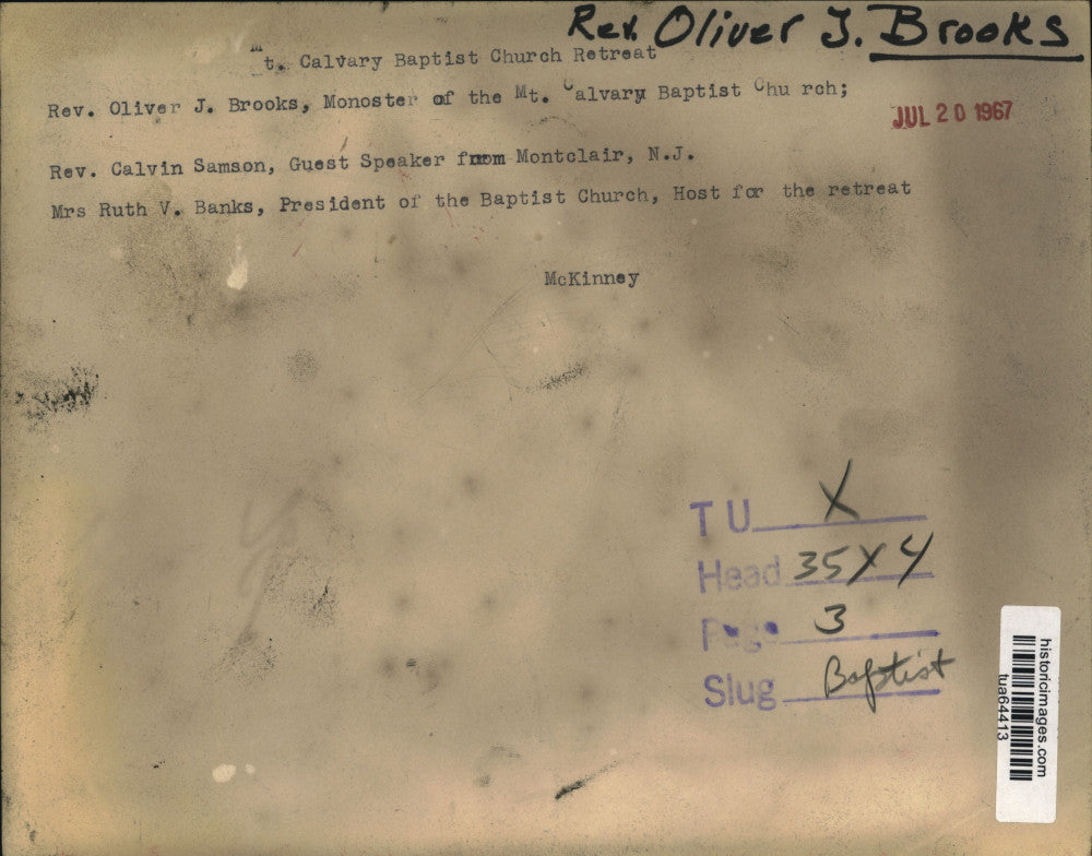 1967 Press Photo Church president chats with clergy at retreat in New York