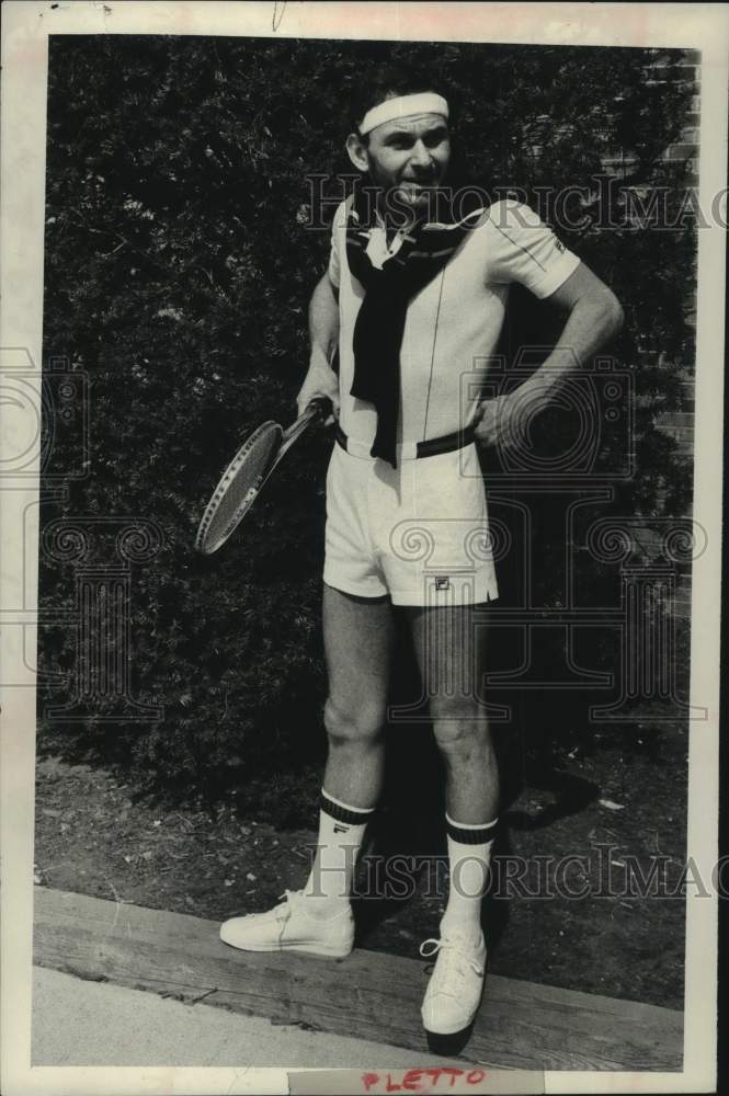 1982 Press Photo Tom Pletto models tennis outfit at Cohoes Store in New York- Historic Images