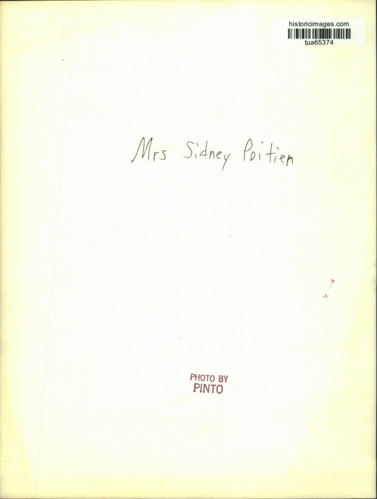 Press Photo Mrs. Sidney Poirier in her New York home - tua65374