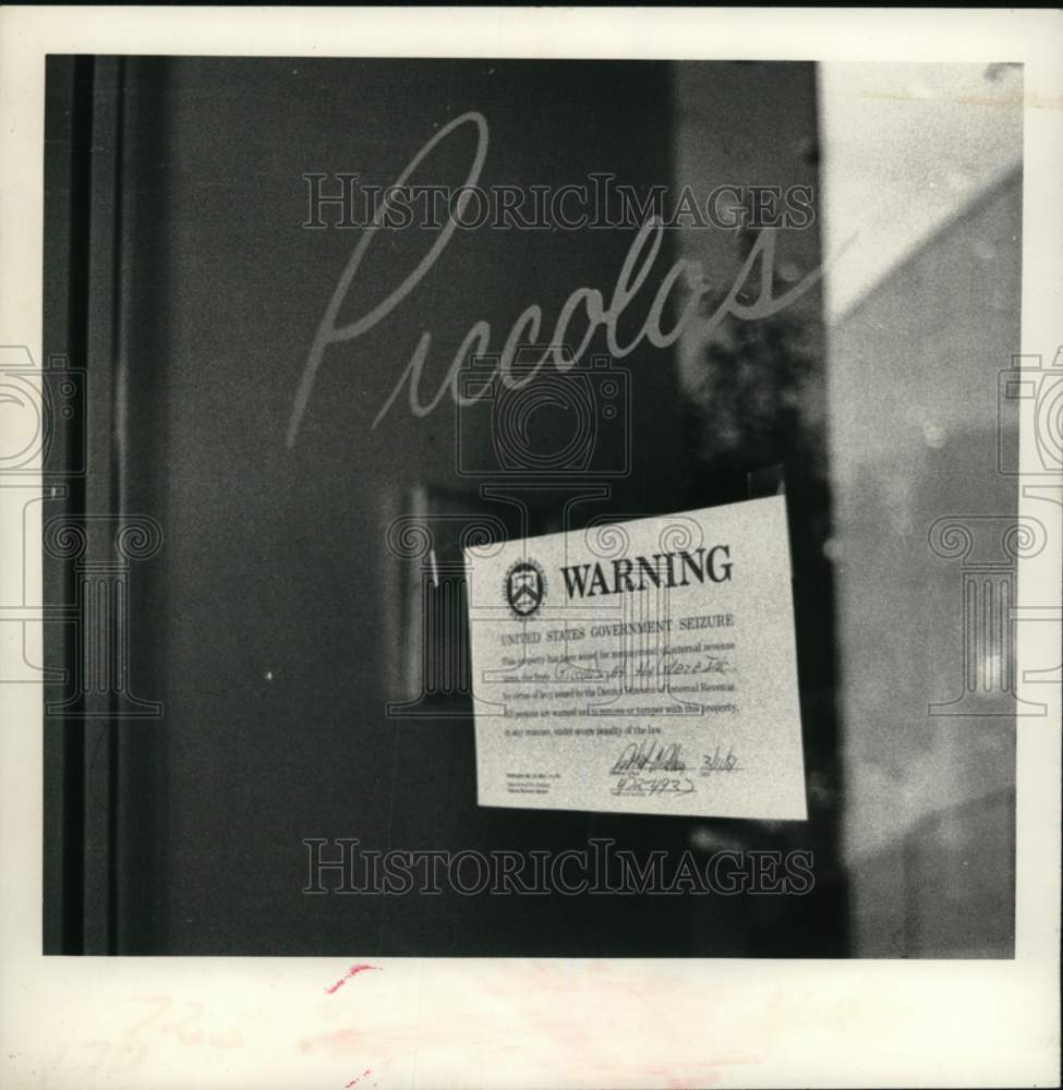 1981 Press Photo Government seizure notice on door of Albany, New York eatery- Historic Images