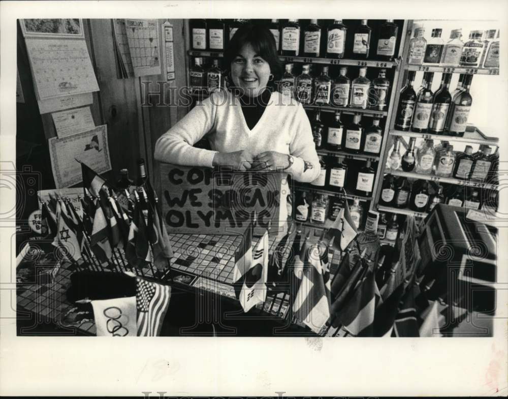 1981 Press Photo Linda Alford at Lazy A Liquor Store, Lake Placid, New York