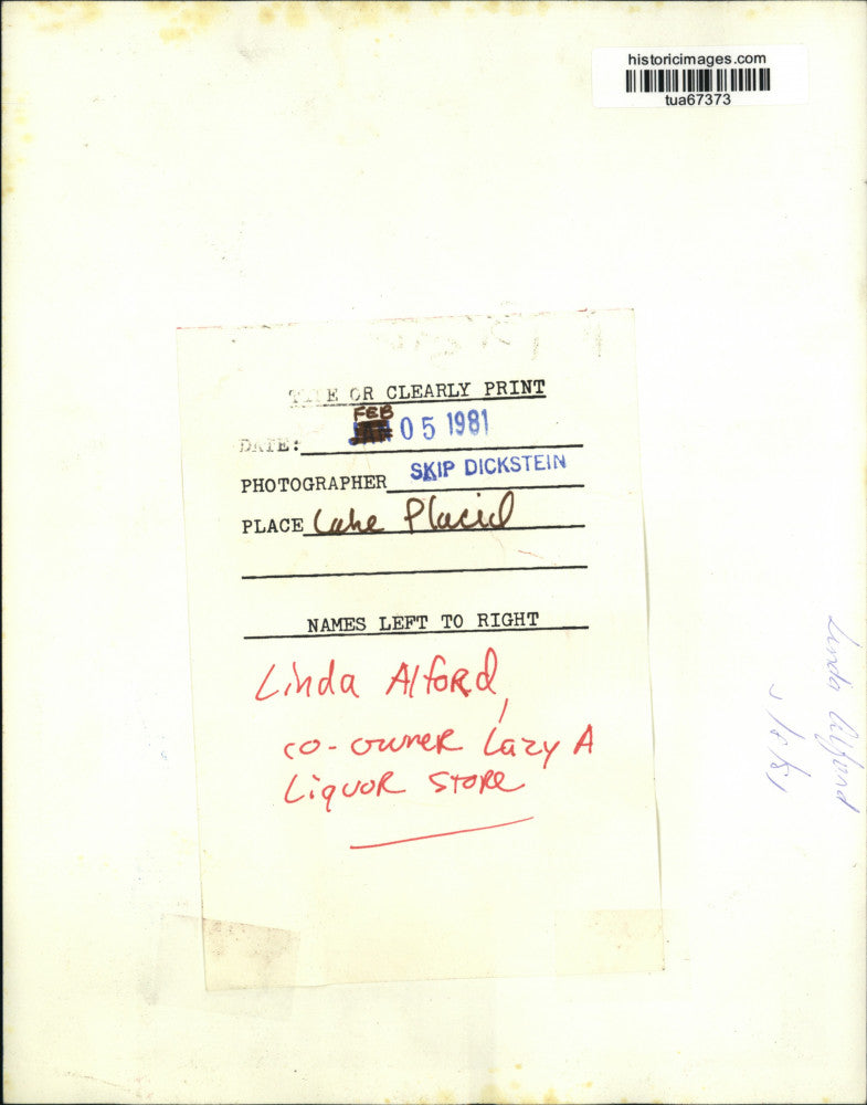 1981 Press Photo Linda Alford at Lazy A Liquor Store, Lake Placid, New York
