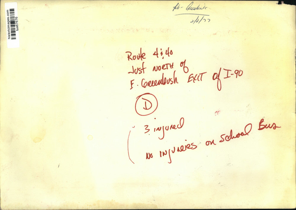 1977 Press Photo Accident involving multiple vehicles and school buses, New York