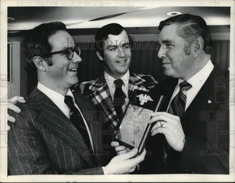 1973 Press Photo Realtor awarded for $1.5 million in sales in Albany, New York- Historic Images