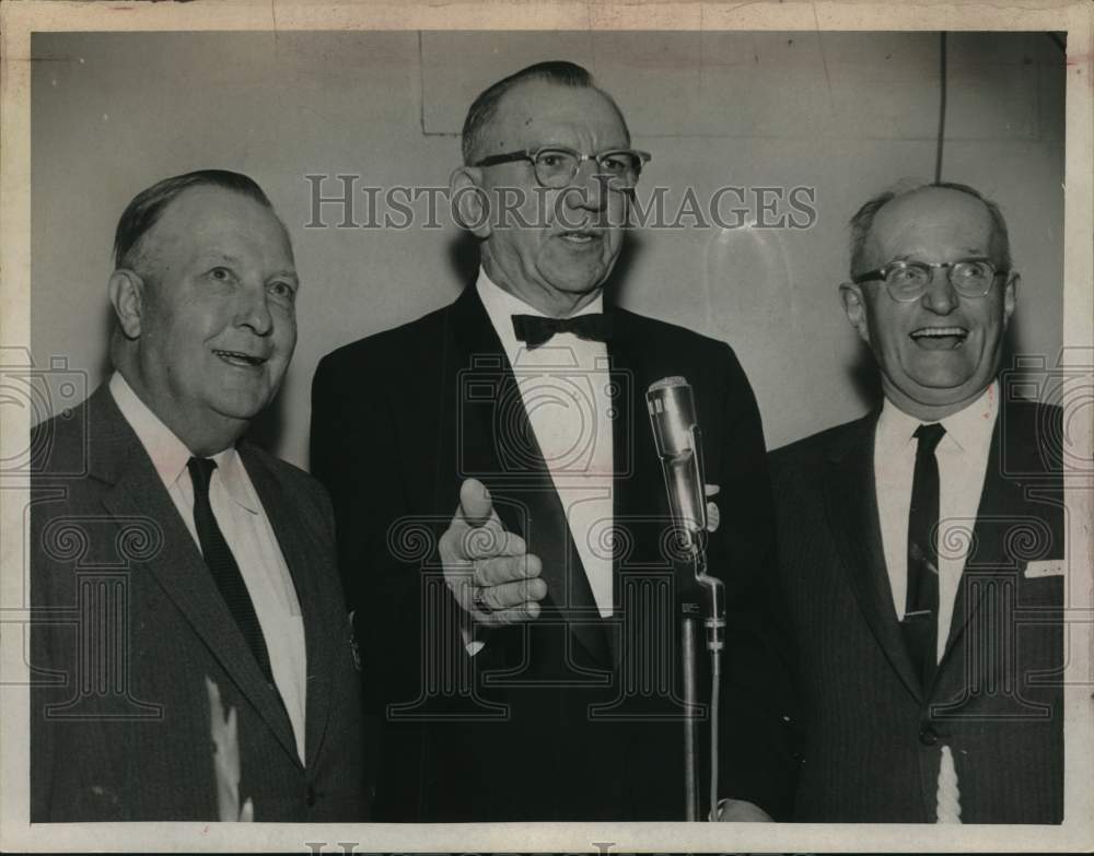 1966 Press Photo Carl W. Boltz, Odd Fellow official, speaks in New York