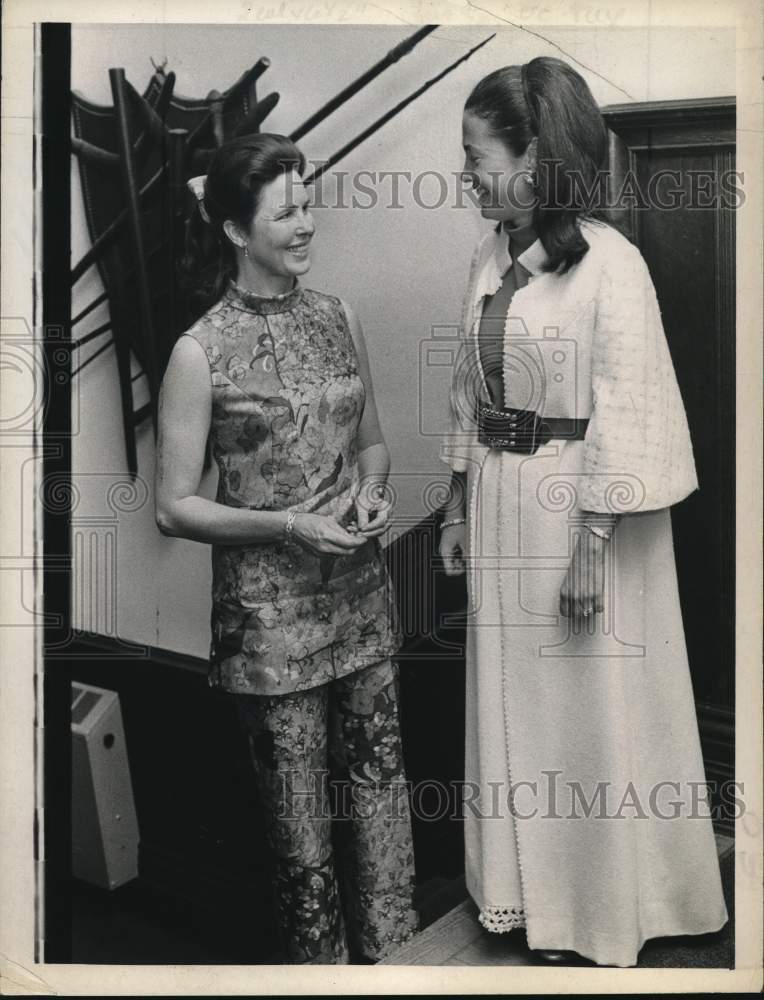 1970 Press Photo Mrs. Robert Jael and Mrs. John Picotte in New York - tua69049