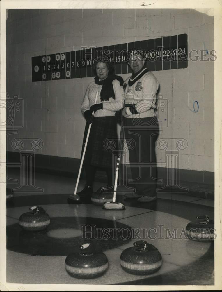 1965 Press Photo Mrs. &amp; Mr. Peter Anderson at Albany Curling Club in New York- Historic Images