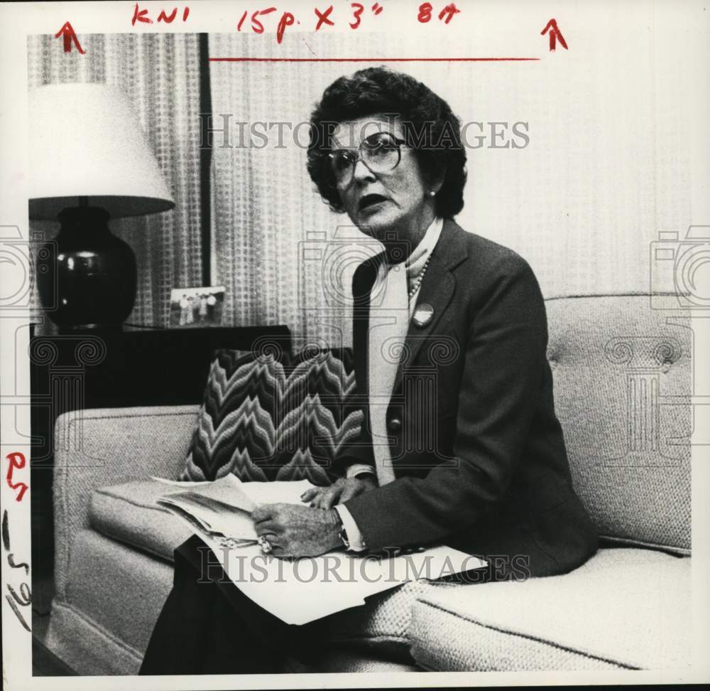 1980 Press Photo Mary Crisp on sofa in her New York home - tua69642