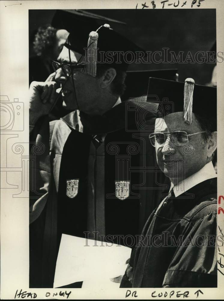 Load image into Gallery viewer, 1976 Press Photo Stuart Bondurant, MD, &amp; Theodore Cooper, MD, Albany, New York
