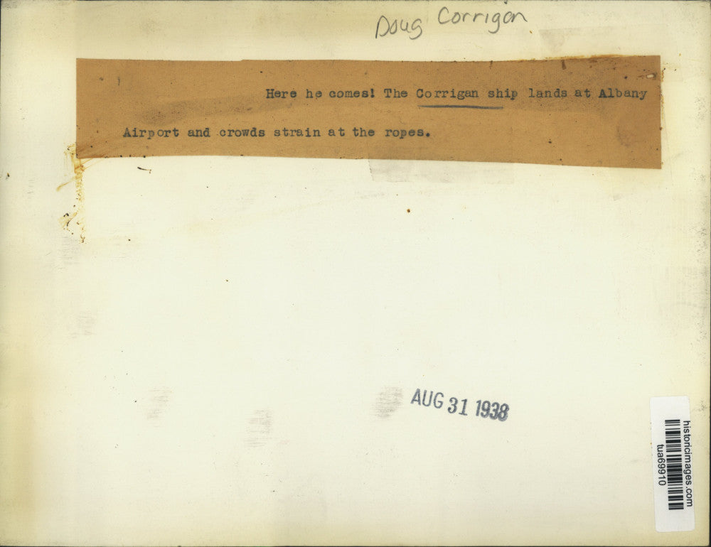 1938 Press Photo Aviator Douglas Corrigan lands at Albany Airport in New York