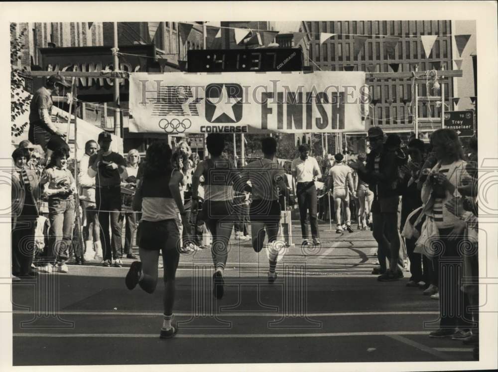 1984 Press Photo Finish line for the Corning Cup Race in New York - tua70017- Historic Images