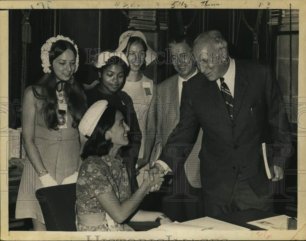 1969 Press Photo Albany, New York Mayor greets guests at City Hall - tua70115