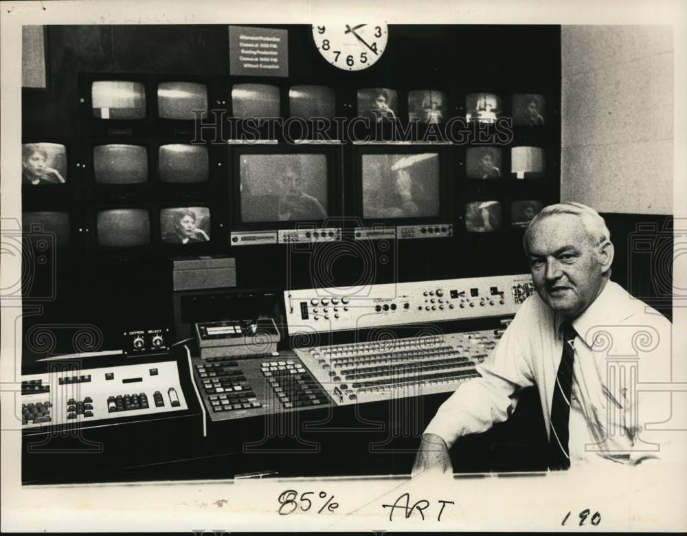 1981 Press Photo Michael Corkin at WAST studio in Albany, New York - tua70450