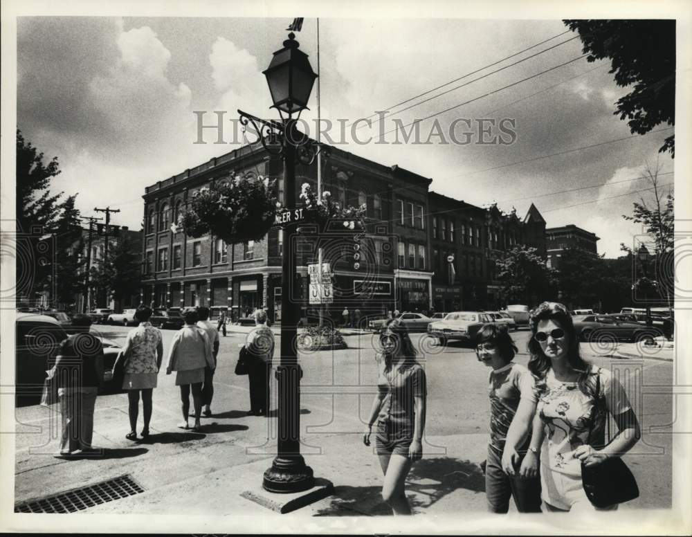 1978 Press Photo Intersection of Pioneer &amp; Main Street in Cooperstown, New York- Historic Images