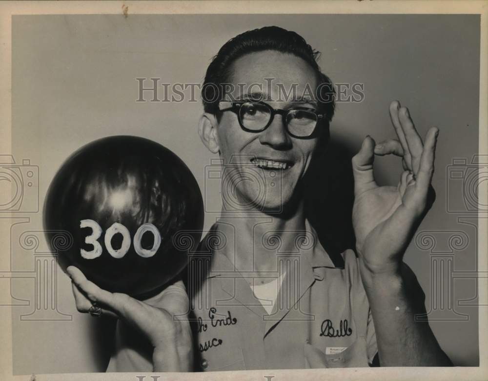 1964 Press Photo Bill Clifford poses after bowling perfect game in New York- Historic Images