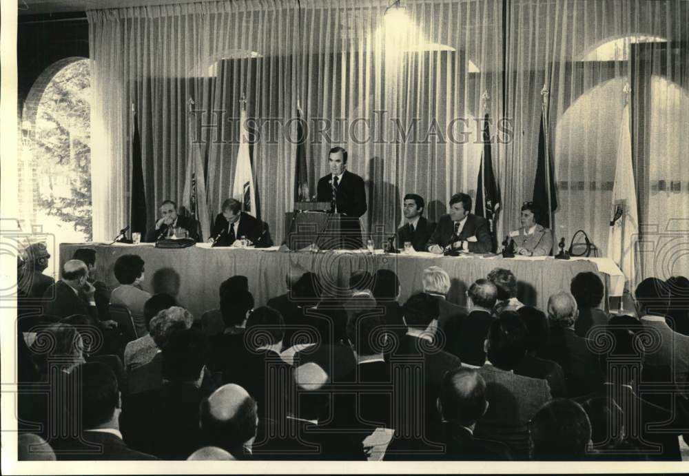 1976 Press Photo Coalition of Northeastern Governors meets in New York- Historic Images