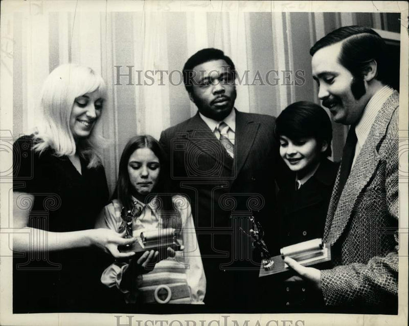 Load image into Gallery viewer, 1972 Press Photo Big Brother Big Sister awards presentation in Albany, New York
