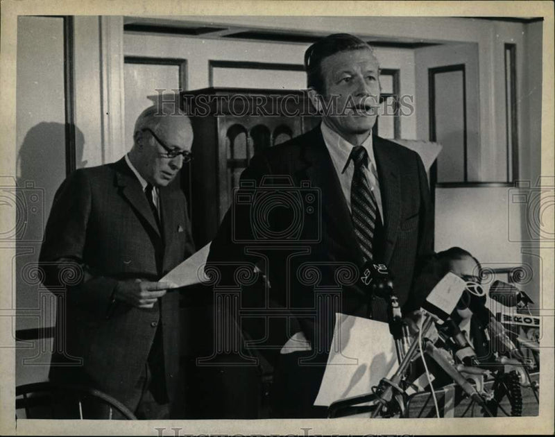 Load image into Gallery viewer, 1970 Press Photo Albany Mayor Erastus Corning &amp; New York City Mayor John Lindsay
